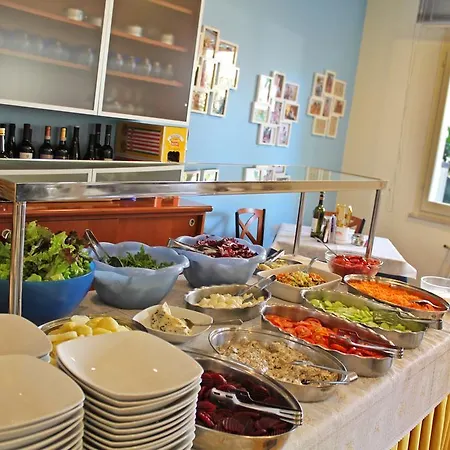 Отель Metron 3*